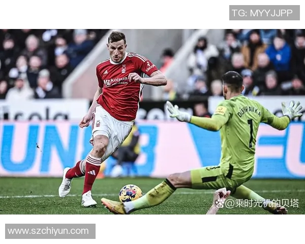 英超激情四溢里昂大胜尤文图斯帽子戏法点燃全场热情